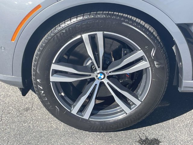 Used 2023 BMW X7 xDrive40i w/ M Sport Package AWD/4WD image 8