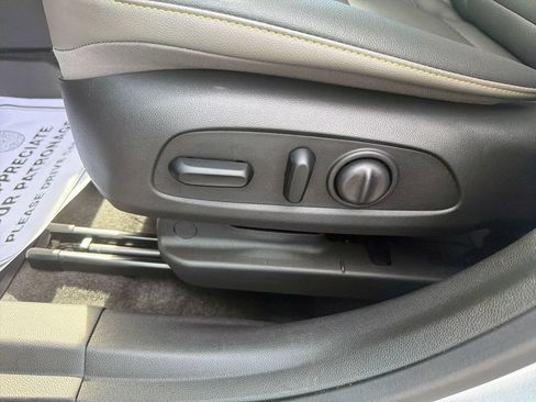 Used 2024 Chevrolet Trax ACTIV w/ Sunroof Package FWD image 4
