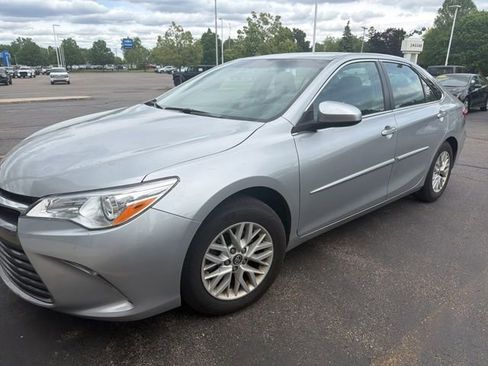 Used 2016 Toyota Camry LE FWD image 2