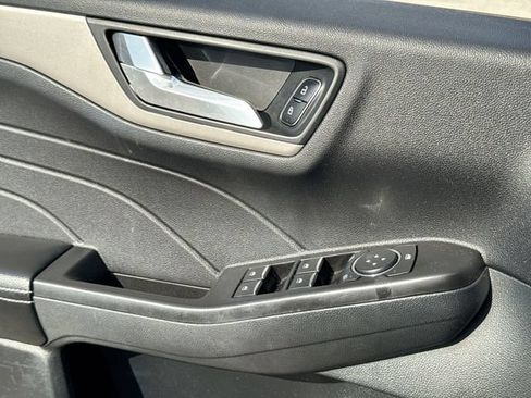 Used 2021 Ford Escape SE w/ SE Sport Appearance Package FWD image 13