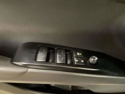 Used 2025 Toyota Camry SE w/ Convenience Package image 14