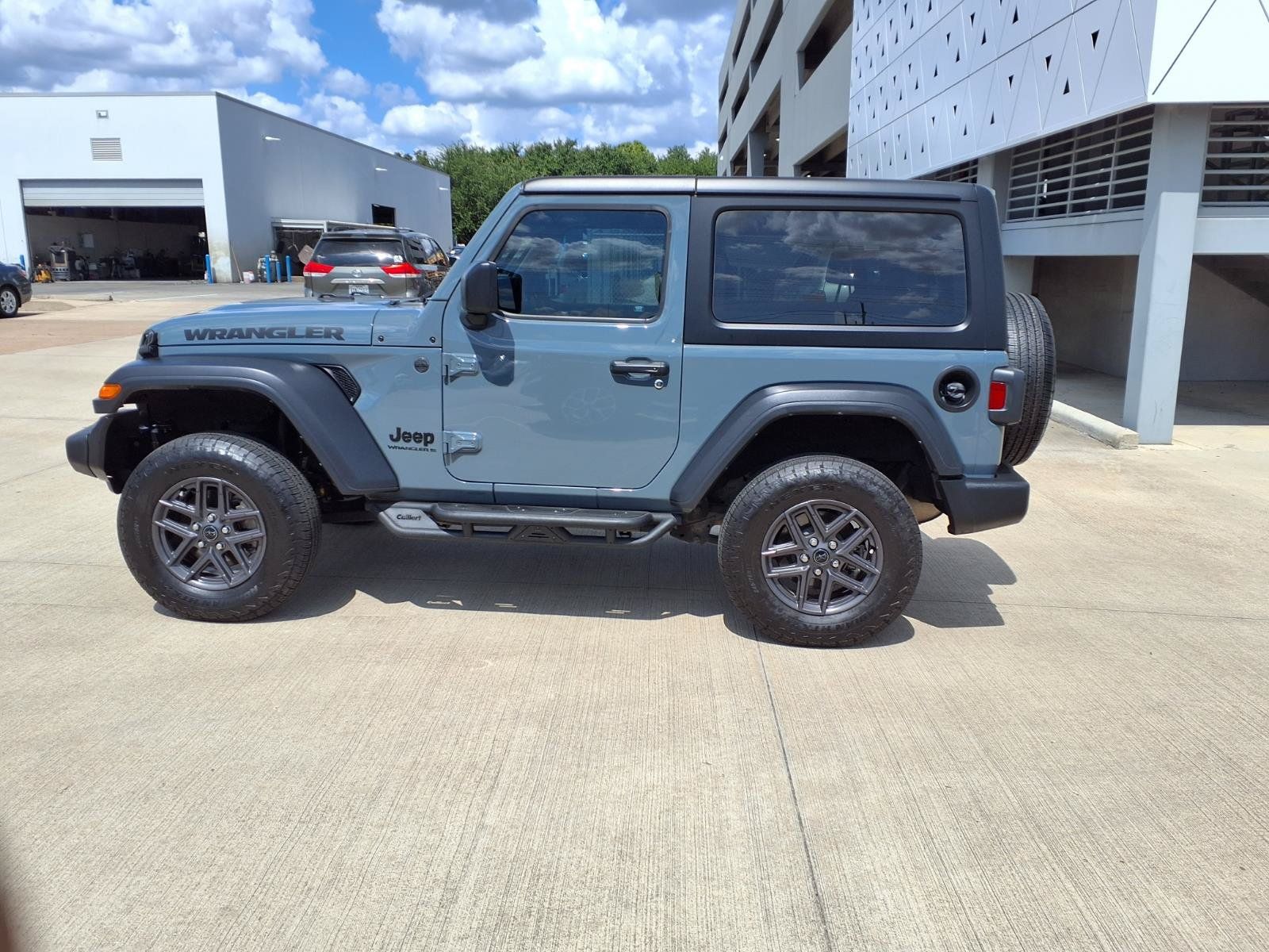 Used 2024 Jeep Wrangler Sport AWD/4WD image 27