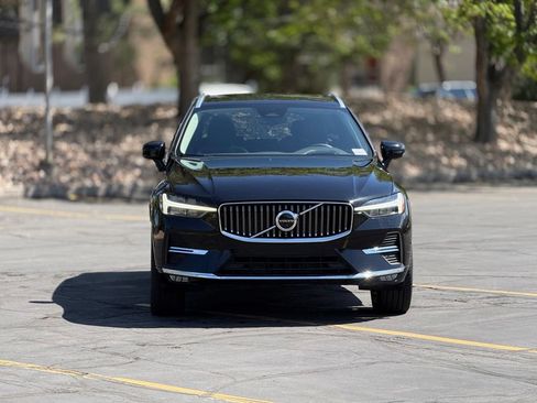 Used 2023 Volvo XC60 B5 Ultimate w/ Climate Package AWD/4WD image 2