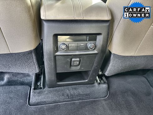 Used 2022 Chevrolet Traverse LS image 34