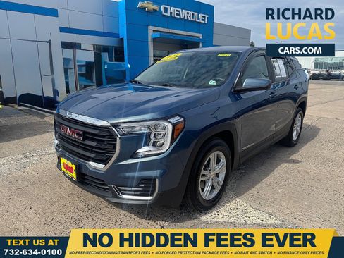 Used 2024 GMC Terrain SLE FWD image 1