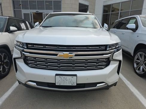 Used 2023 Chevrolet Suburban Premier AWD/4WD image 2