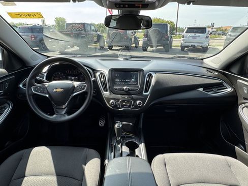 Used 2017 Chevrolet Malibu LT FWD image 27