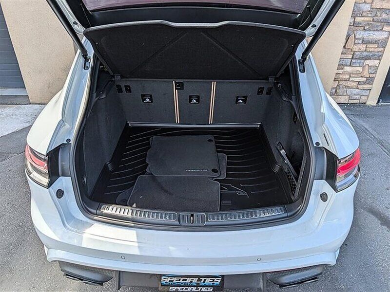Used 2024 Porsche Macan GTS w/ Sport Chrono Package AWD/4WD image 32