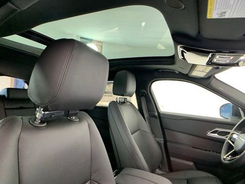 Certified 2025 Land Rover Range Rover Velar Dynamic SE image 36
