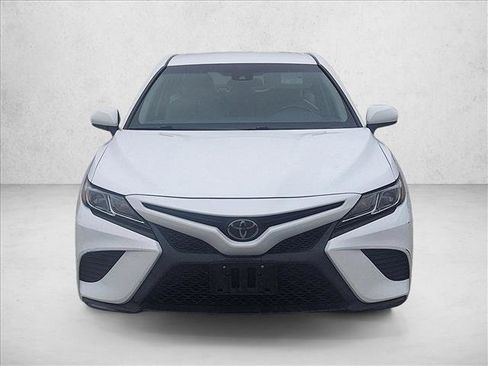 Used 2018 Toyota Camry SE FWD image 2
