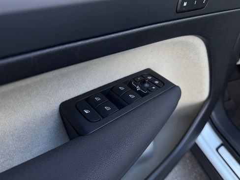 Used 2025 Volvo XC40 B5 Plus w/ Protection Package Premier image 40