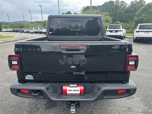 Used 2020 Jeep Gladiator Overland image 4