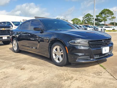 Used 2019 Dodge Charger SXT w/ Leather Interior Group RWD image 2