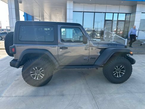 Used 2025 Jeep Wrangler Sport AWD/4WD image 34