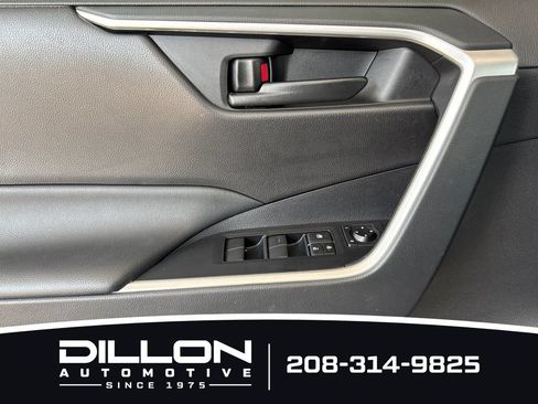Used 2022 Toyota RAV4 LE AWD/4WD image 13