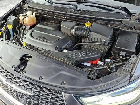 Certified 2022 Chrysler Pacifica Touring-L image 34