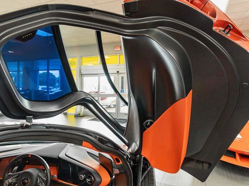 Used 2020 McLaren Speedtail image 37