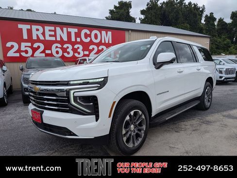 Used 2025 Chevrolet Suburban LT w/ Comfort Package AWD/4WD image 1