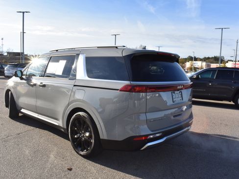 Used 2022 Kia Carnival SX image 7