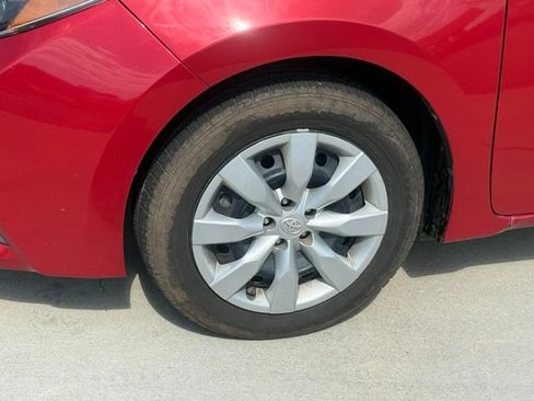 Used 2016 Toyota Corolla LE FWD image 5