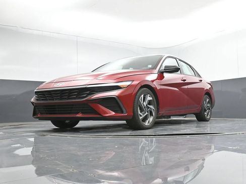Used 2025 Hyundai Elantra Sport FWD image 39
