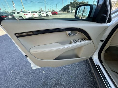 Used 2016 Volvo XC70 T5 Premier w/ Proximity Package image 12