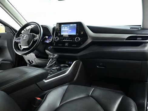 Used 2022 Toyota Highlander XLE image 14