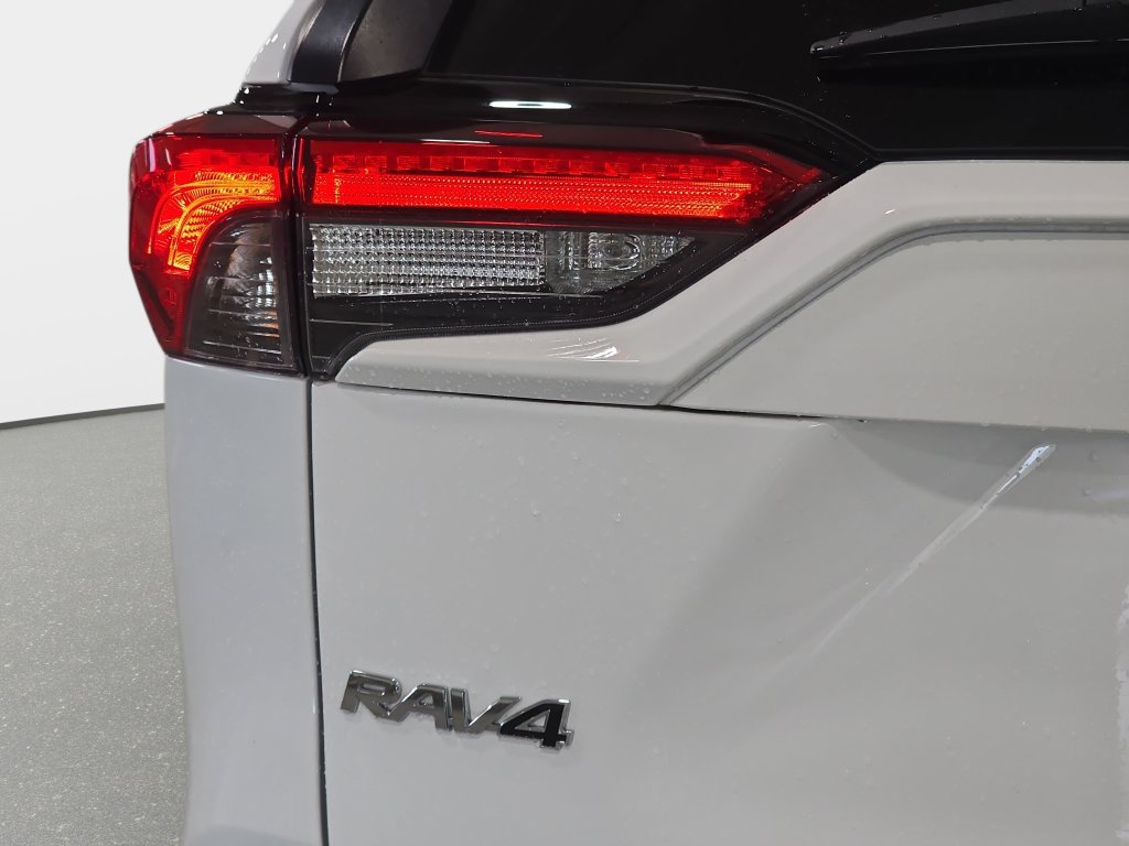 Used 2022 Toyota RAV4 XLE w/ Convenience Package FWD image 27