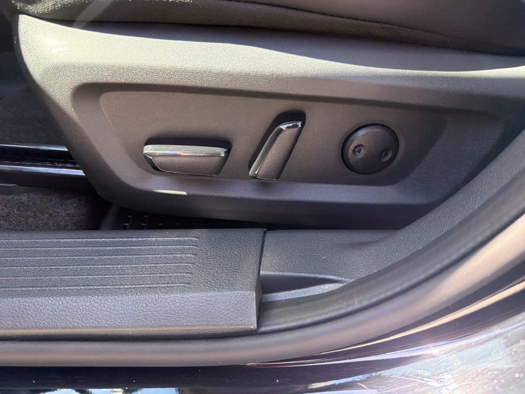 Used 2023 Nissan Rogue SV w/ SV Premium B Package FWD image 16