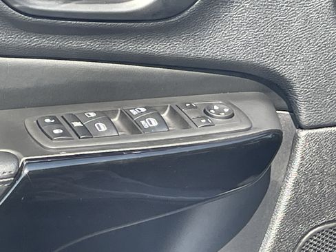 Used 2021 Jeep Cherokee Latitude Plus FWD image 14