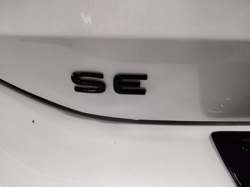 New 2025 Volkswagen Tiguan SE R-Line image 17