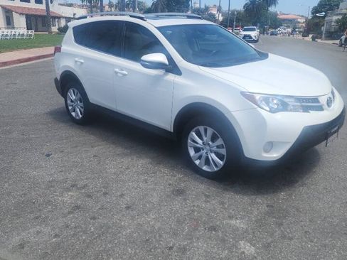 Used 2014 Toyota RAV4 Limited w/ Technology Package AWD/4WD image 3