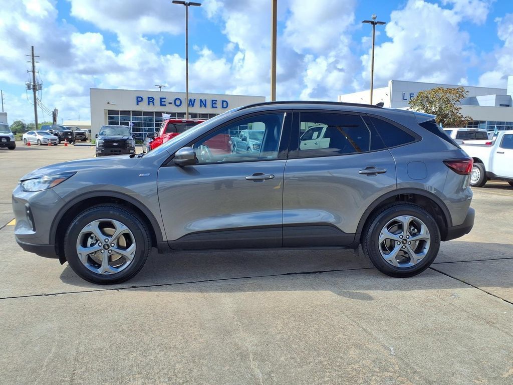 Used 2025 Ford Escape ST-Line Select AWD/4WD image 3