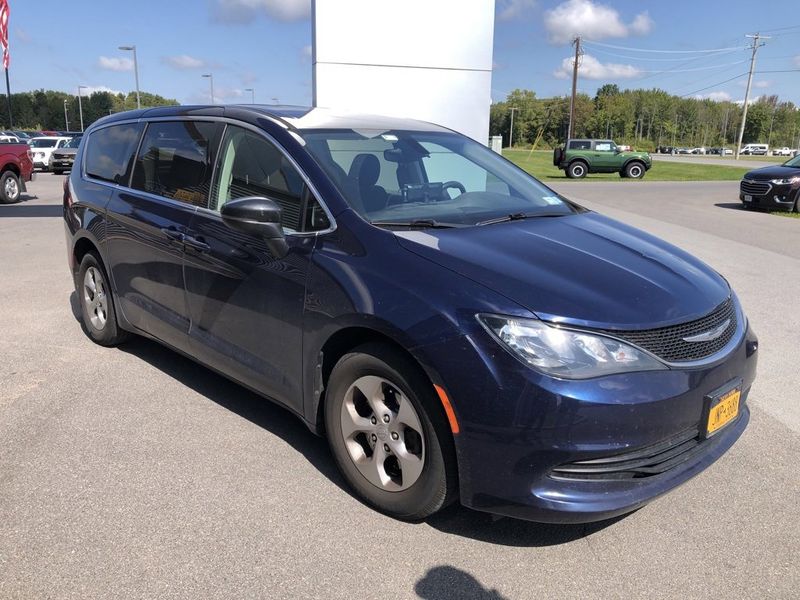 Used 2017 Chrysler Pacifica LX w/ Tire & Wheel Group image 1