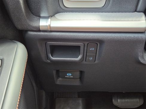 Used 2025 Ford Expedition Active image 24