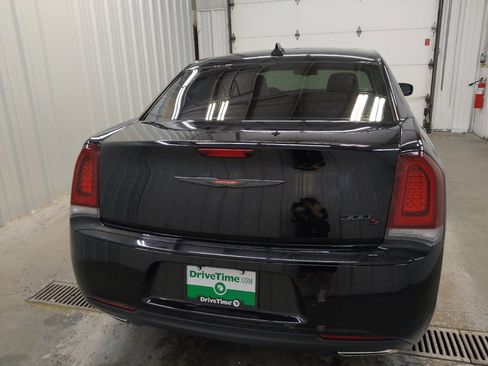 Used 2022 Chrysler 300 S RWD image 7