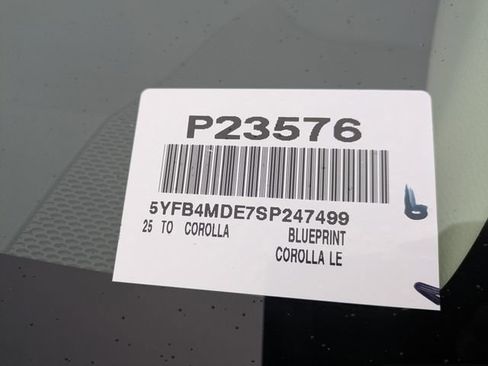 Used 2025 Toyota Corolla LE image 34