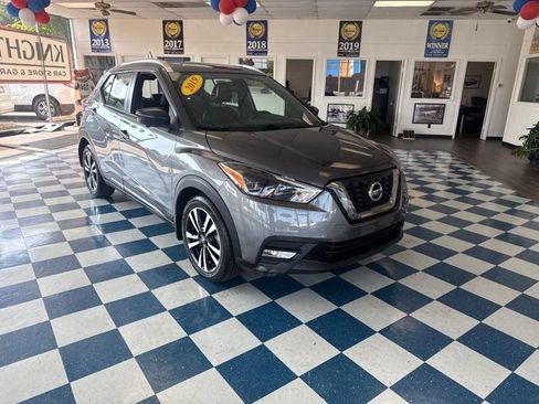 Used 2019 Nissan Kicks SR w/ SR Premium Package FWD image 1
