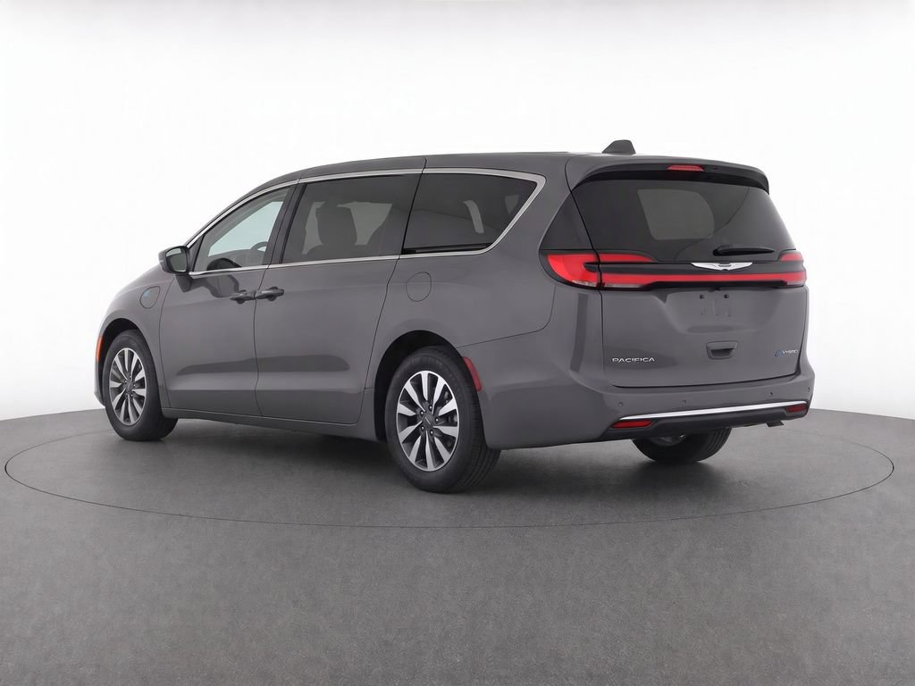 Used 2022 Chrysler Pacifica Touring-L w/ Uconnect Theater Family Group FWD image 3