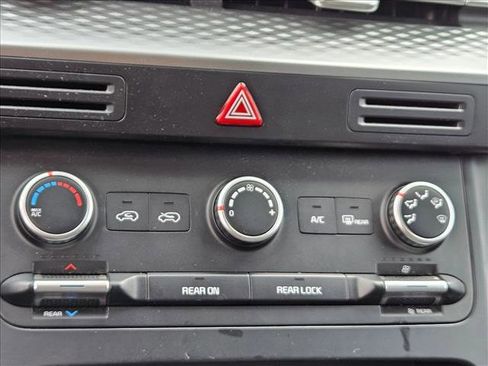 Used 2024 Kia Carnival LX image 13