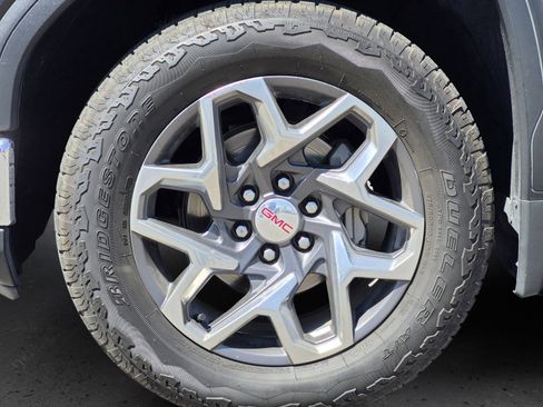 Used 2023 GMC Sierra 1500 SLT w/ SLT Premium Package image 11