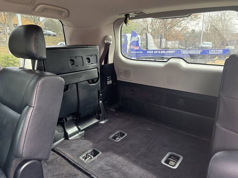 Used 2011 Lexus LX 570 4WD w/ Luxury Pkg w/Pre-crash image 9