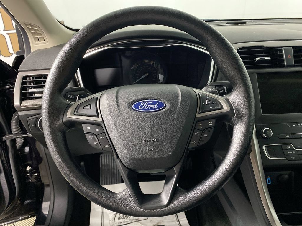 Used 2019 Ford Fusion SE FWD image 14