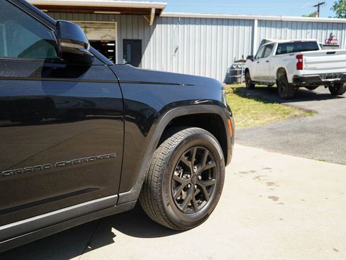 Used 2024 Jeep Grand Cherokee Altitude AWD/4WD image 18