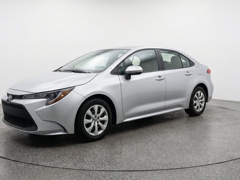 Used 2025 Toyota Corolla LE FWD image 3