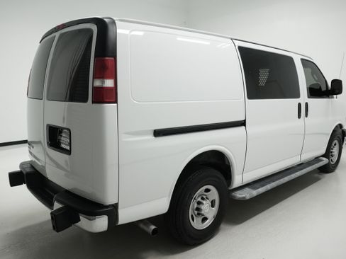 Used 2018 Chevrolet Express 2500 w/ Driver Convenience Package image 3