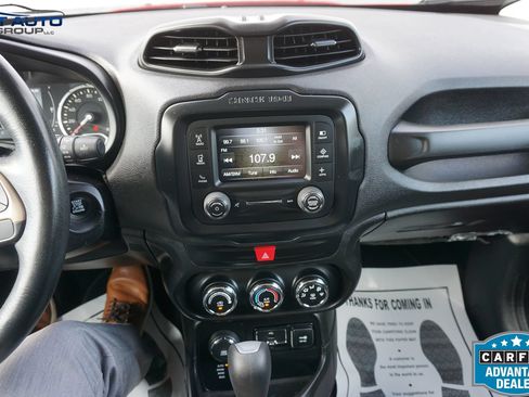 Used 2017 Jeep Renegade Latitude AWD/4WD image 29