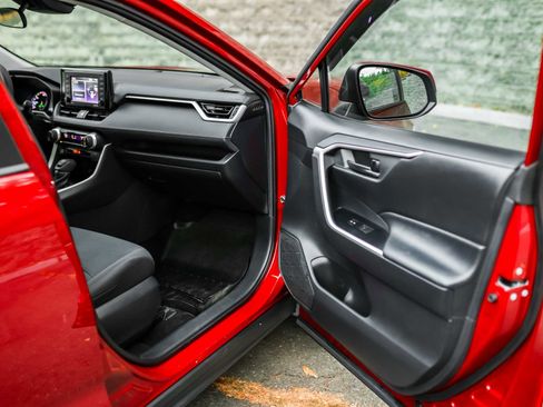 Certified 2020 Toyota RAV4 LE image 14