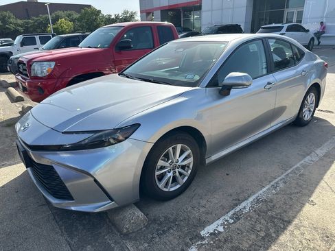 Used 2025 Toyota Camry LE w/ Convenience Package FWD image 1