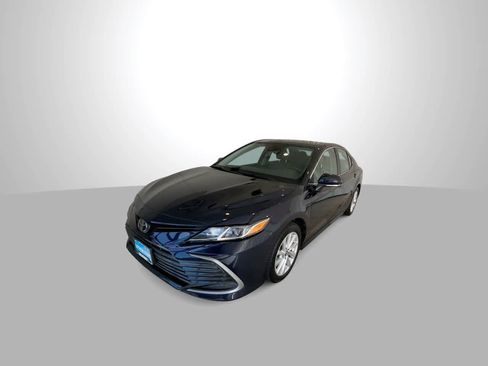 Used 2022 Toyota Camry LE FWD image 4
